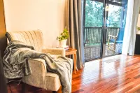 Private Room and Entrance, amazing views, deck space.