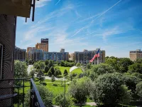 Newly Renovated Cozy Condo in Midtown Crossing