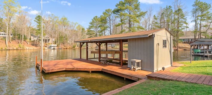 Dog Friendly, 370+ ft of Waterfront, Dock Access and Kayaks! Hotels in Warren County