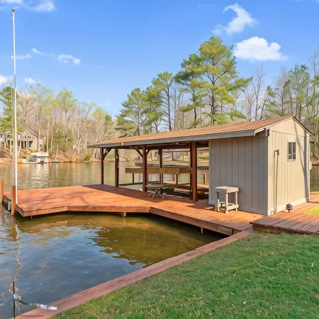 Dog Friendly, 370+ ft of Waterfront, Dock Access and Kayaks!