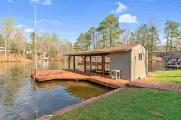 Dog Friendly, 370+ ft of Waterfront, Dock Access and Kayaks!