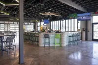 Natura Vue Resort & Boathouse - bar