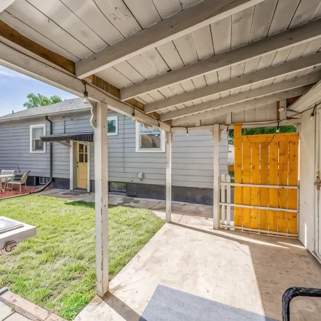 Adorable Downtown Loveland Chalet