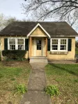 The Wilson House  Beautiful Downtown Murfreesboro Cottage Close to MTSU / I 24 - Bungalows