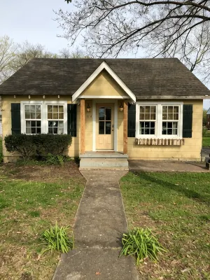 The Wilson House  Beautiful Downtown Murfreesboro Cottage Close to MTSU / I 24