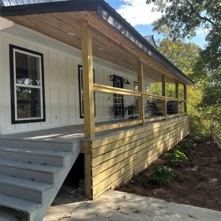 NEW Charming 3-bedroom house on Smith Lake.