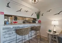 Beach Please!  Full Cozy Condo In Ocean Shores with Private Deck - Homestays