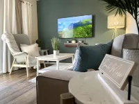 Contemporary 2-Bedroom Rental Unit - Hot Tub