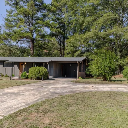 Executive stay home newly remodeled 3-bed house walkable to Downtown Woodstock
