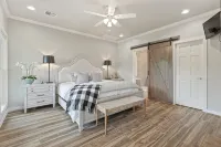 #MonkeyIslandHideaway - Stylish lake front home on Grand Lake, OK with Hot Tub! - Pools
