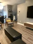Stylish & Central Townhome-Perfect for Groups!