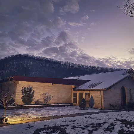 Morning View Ranch- Red River Gorge- Indoor Pool open March-Nov. Pet friendly.