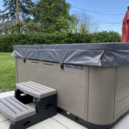 Beautiful 2 Bedroom Home In SLC with Private Hot Tub!