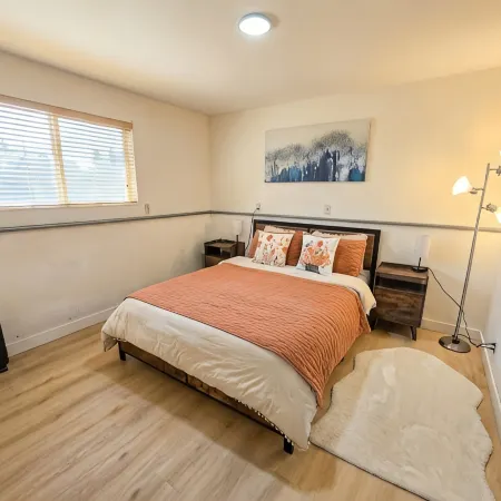 Private guest suite with Full kitchen & laundry