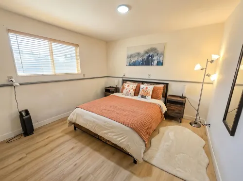 Private guest suite with Full kitchen & laundry