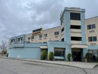 Econo Lodge Inn & Suites