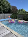 Prvt cottage + cabin + pool on quarter acre section (wood burner, pet friendly) - Wifi