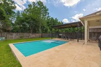 New Pool & Spa + Pergola & BBQ Modern 1 Story Home - プライペートプール