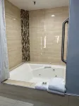 ลากูนาอินน์แอนด์สวีทส์ - อ่างจากุชชี่