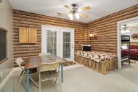 Welcome to Rustic SMAK SHAK – Your Forest View Getaway!