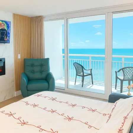 Hot Sale: 2026 Newly Renovated/ Wake up to Waves Lux Direct Oceanfront 1Br/Pools