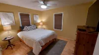 Lakefront - 4BR w/Hot Tub & Sauna - Wifi
