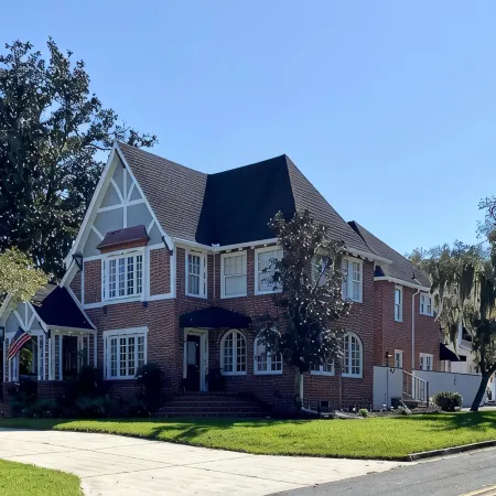 Private, Beautiful apartment in historic district 1/1