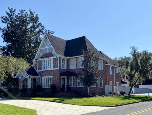 Private, Beautiful apartment in historic district 1/1