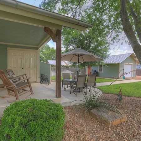 Charming Cottage-3 Mins to Downtown-Pet Friendly!