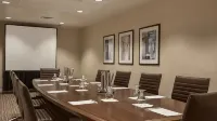 โรงแรมเอ็มบาสซีสวีทส์ แบตันรูช - ที่มีบาร์