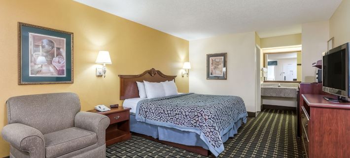 Days Inn & Suites by Wyndham Warner Robins Near Robins AFB Hotels in Warner Robins
