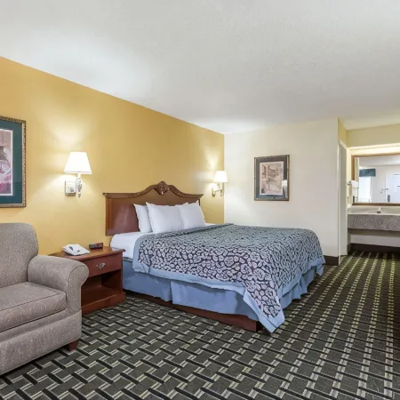 Days Inn & Suites by Wyndham Warner Robins Near Robins AFB