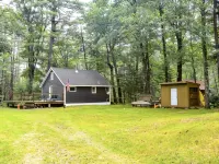 Cozy countryside cottage located on Crooked river in Naples Maine. Hotels in Casco
