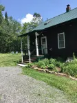 Rural Vermont with internet and Smart TV, cell phone works,  Dogs welcome. - 3-stjärniga
