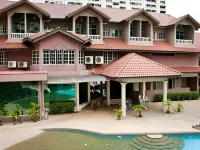 Gold Pine Resort