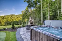 NEW! - Fish the CREEK/Mountain VIEWS/mini-GOLF/hot tub/3 acres/Dog friendly