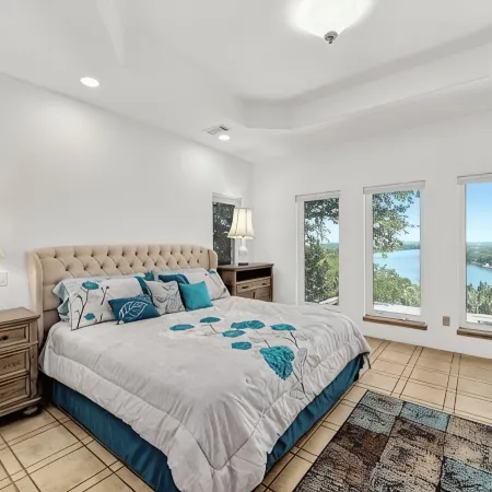 Panoramic View of Lake Marble Falls- 4BRM 10 Acres 1 King and 3 Queen Beds