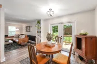The Sweet Pea 3BD 2BA Cozy, Stylish Stay Just Minutes from I-40 & Everything - Homestays
