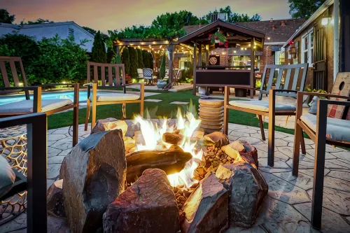 Magical-Dwntwn Lodi, Hot Tub, Firepit, Wine Tasting, Backyard Oasis