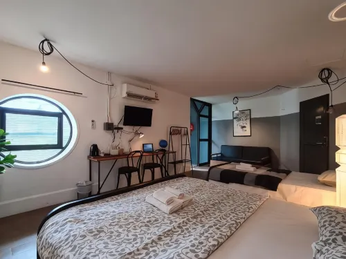 Hand Hotel