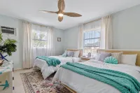 Beachy Keen Charming 2-bedroom 6 min from the beach . Sleeps 8ppl~ boat/RV pking - Bungalows