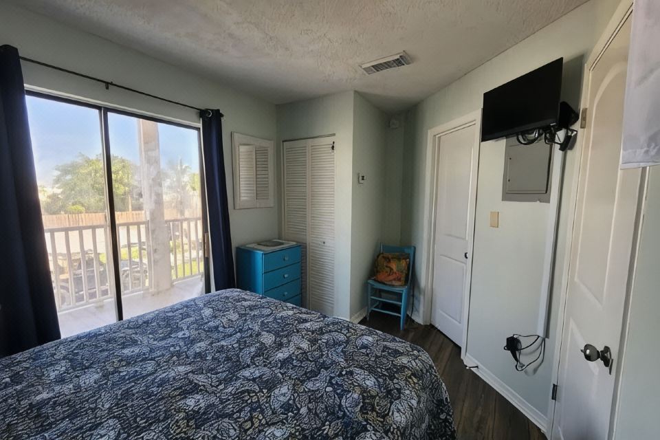 Photo 2 of 6