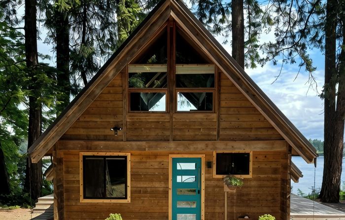 Waterfront Burton Loop - The Very Best Of Vashon, cozy cabin with a harbor view.