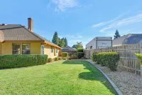 Spacious 4-bedroom Home - 홈스테이