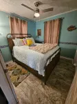 Lake House Retreat-Magical Stay for All Ages-Boats, Firepit, Hammocks and More - Wifi