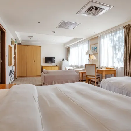 The Koos Hotel Отели рядом с достопримечательностью «Станция метро Dapinglin»