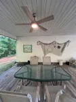 Spacious  4 Bedroom Home with Plenty of Room for Parking. - Homestays