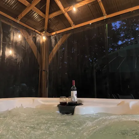 Private 7AC Retreat, Hot Tub, Stocked Pond, Firepit, Trails, Disc Golf, Sleeps 6