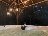 Private 7AC Retreat, Hot Tub, Stocked Pond, Firepit, Trails, Disc Golf, Sleeps 6