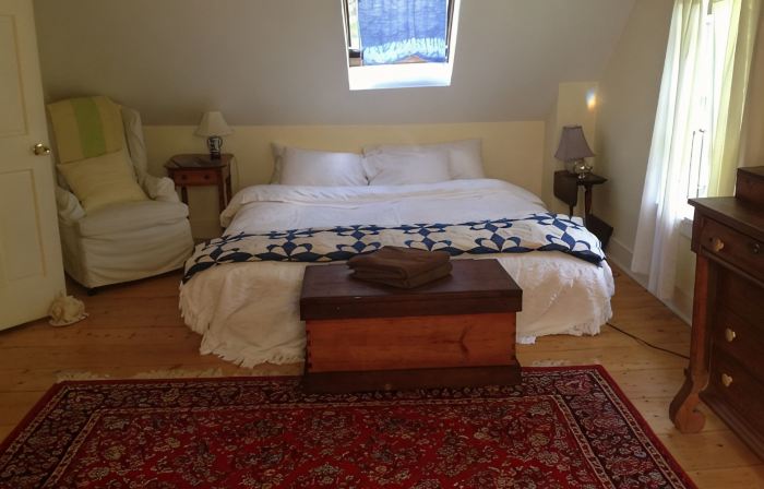 Priv 2nd fl suite-Kingbd; Sit rm w/minibar; prv bath; separate entran nr Acadia